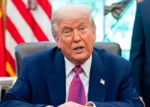 Trump asegura que el estrecho de Ormuz está abierto al tráfico