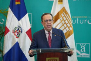 Abinader ratifica a Valdez Albizu en el Banco Central