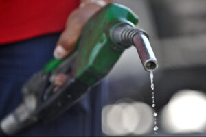 Gobierno baja el GLP y los combustibles regulares