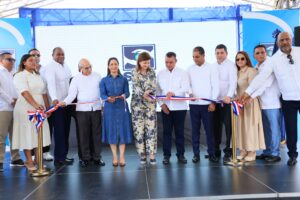 Raquel Peña y director del SNS entregan obras de salud en Valverde