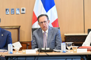 Gobernador Valdez Albizu y ministro Magín Díaz se reúnen con misión del FMI para iniciar ‘Staff Visit’ con la República Dominicana