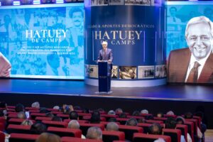 Presidente Abinader participa en acto de conmemoración por natalicio de Hatuey De Camps, líder político que luchó por la democracia, las libertades públicas, la igualdad y la dignidad