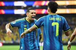 Colombia sonríe en el debut mundialista al vencer 3-1 a Uzbekistán y asumir liderato de grupo