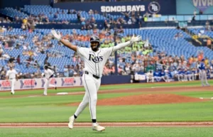 Caminero pega 3 jonrones y Rays vencen por paliza de 13-2 a Reales