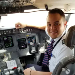 Liberan a piloto dominicano Fabio Espinal tras pasar 157 días detenido en Guinea