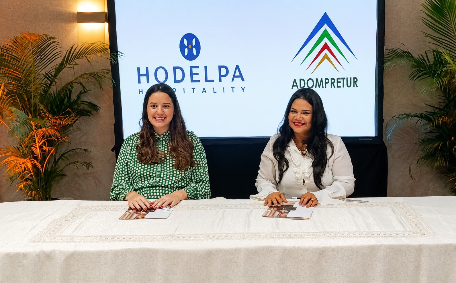 Hodelpa Hospitality y Adompretur fortalecen su alianza para impulsar la innovación en el periodismo turístico