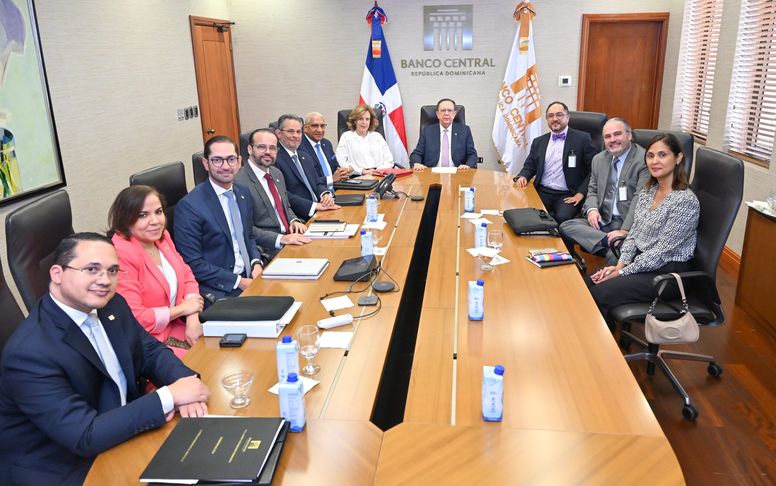 Valdez Albizu recibe una misión técnica del BID a fin de potenciar el financiamiento a MIPYMES a través del BAND