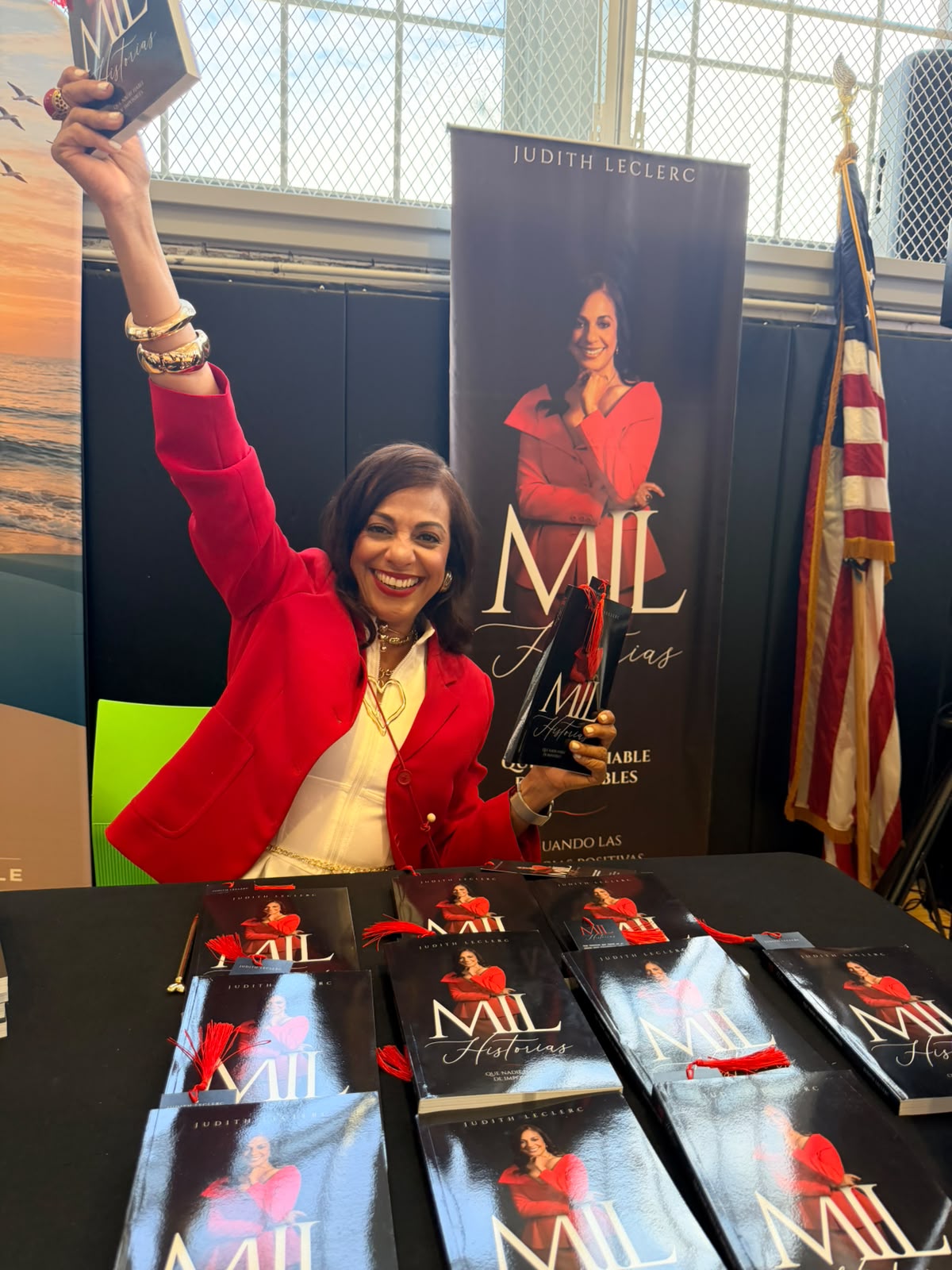 Judith Leclerc presenta su primer libro en Nueva York y recibe reconocimiento internacional por su trayectoria en el periodismo positivo