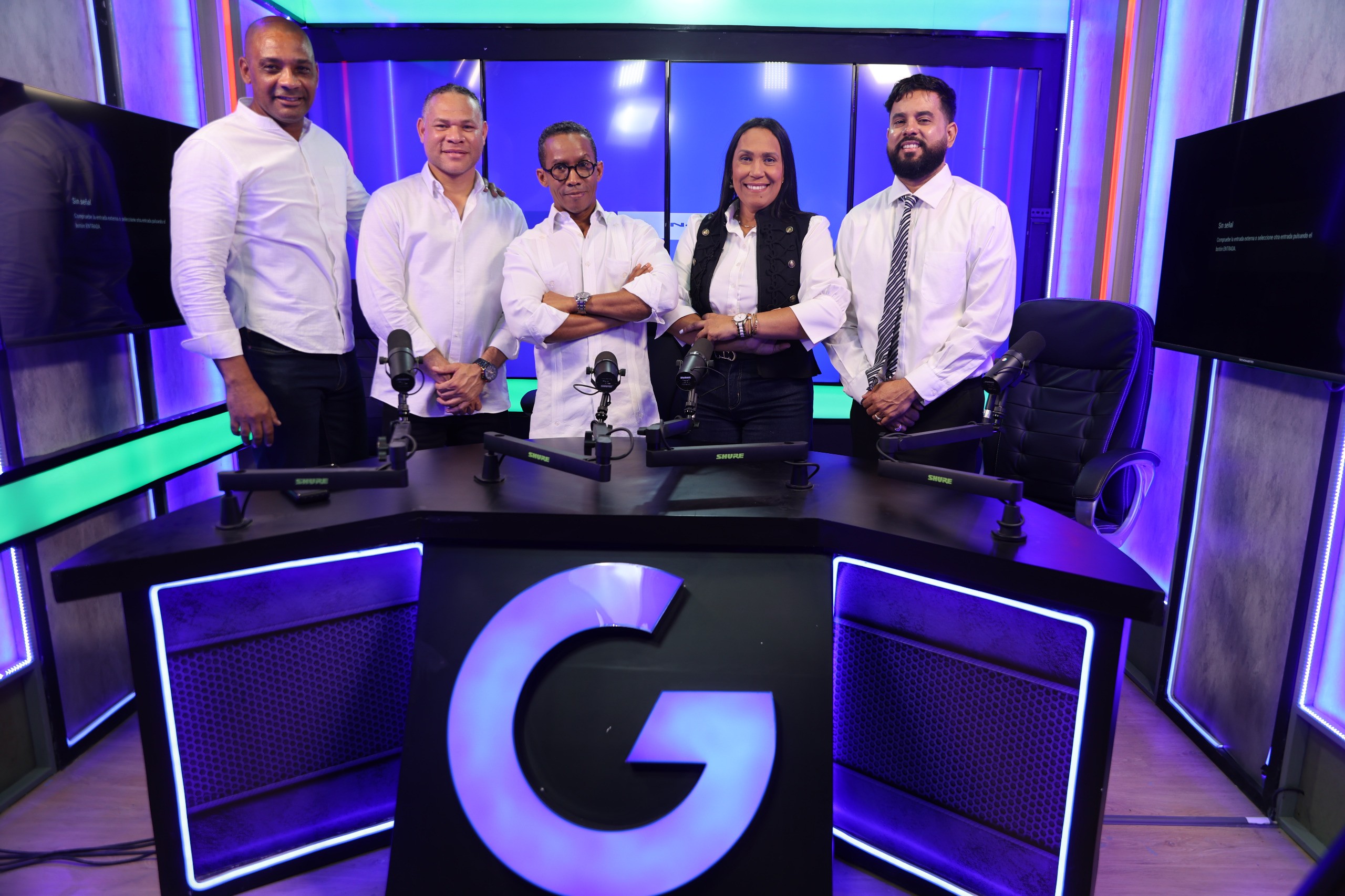 Gilbert y Más presenta “Agua y Fuego”, su nueva propuesta de análisis político en un renovado estudio*