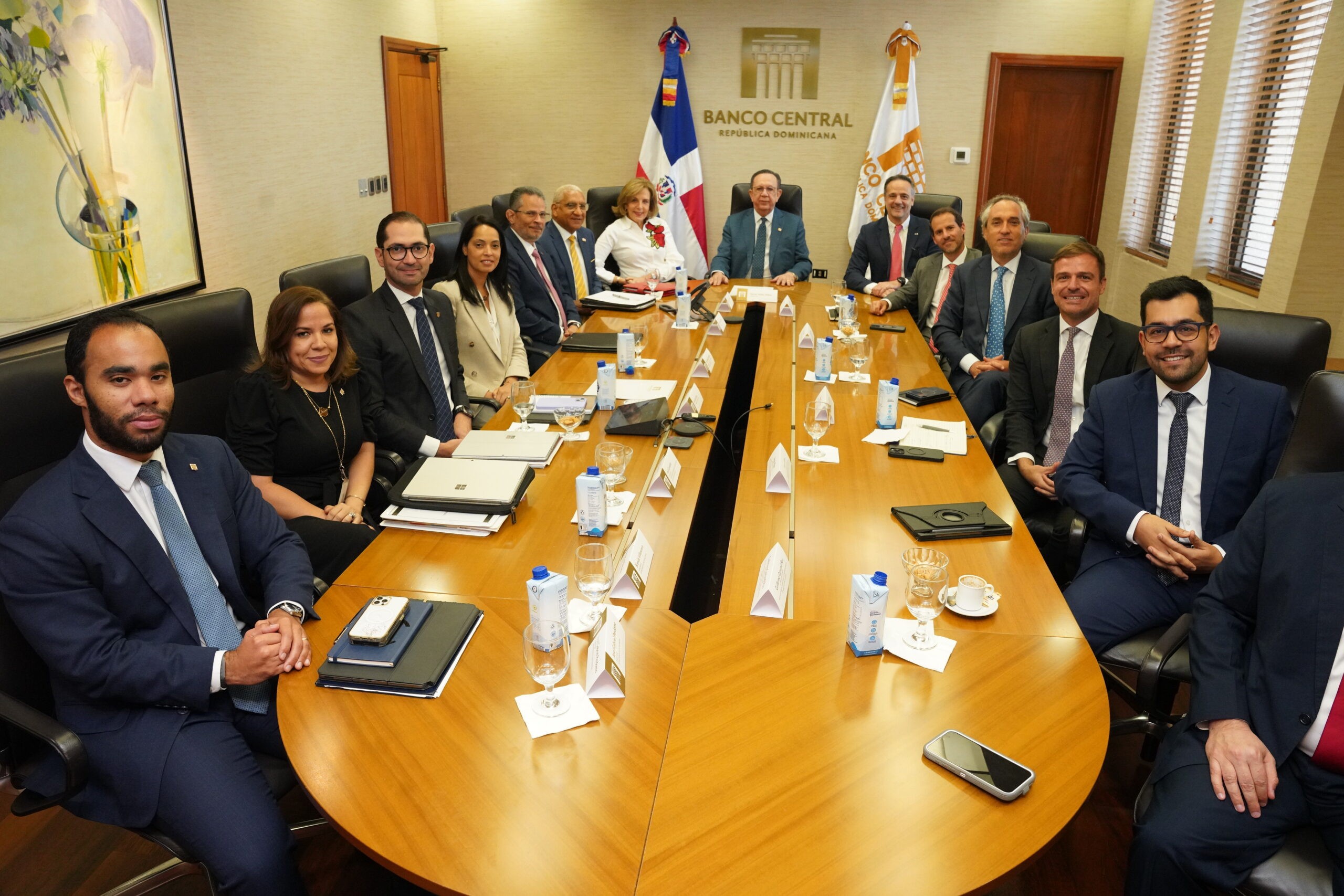 Valdez Albizu recibe a ejecutivos regionales de BLADEX