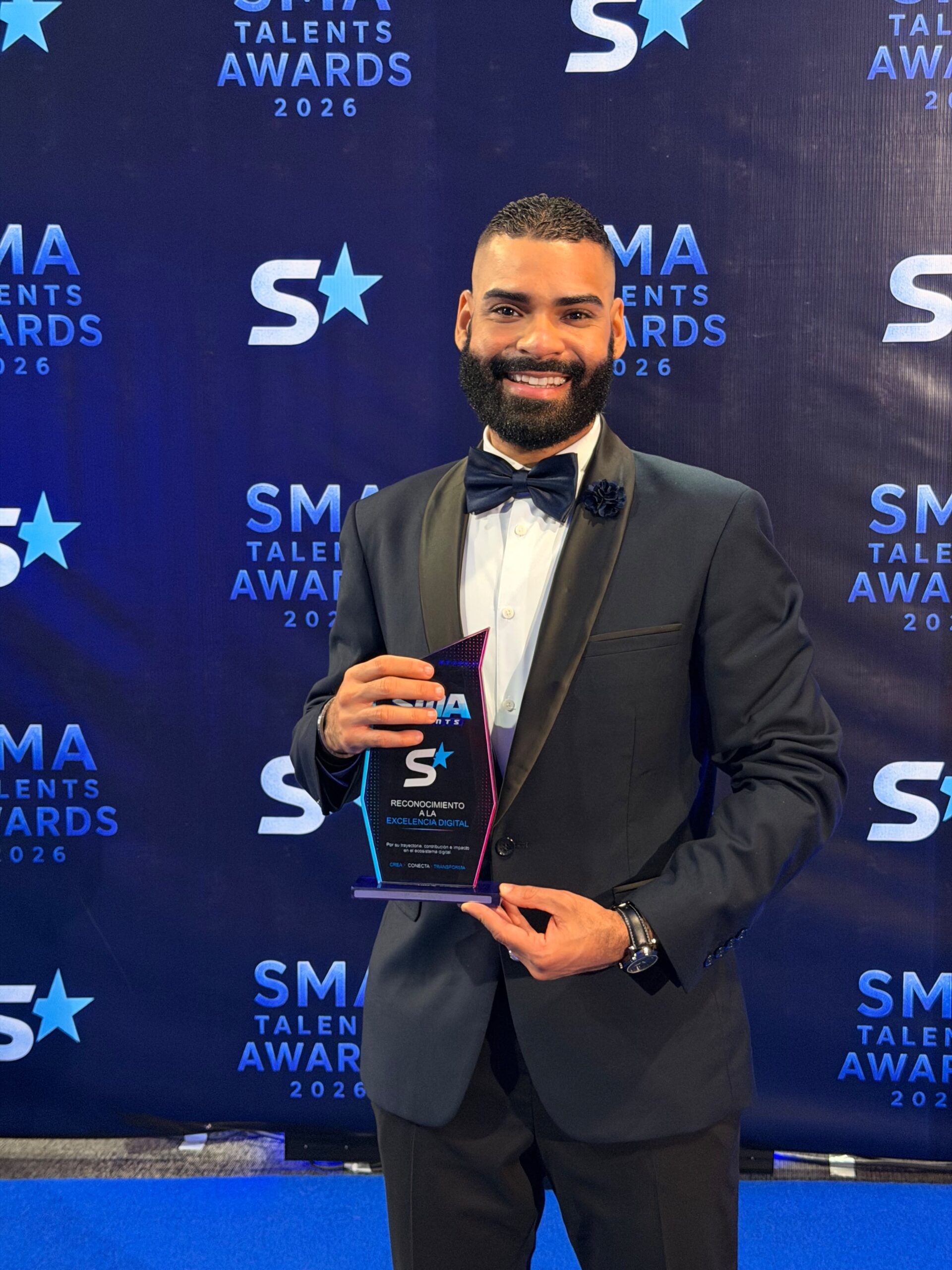 Jhondry Ferreras, «El Árabe Dominicano», recibe el Reconocimiento a la Excelencia Digital en los SMA Talents Awards 2026