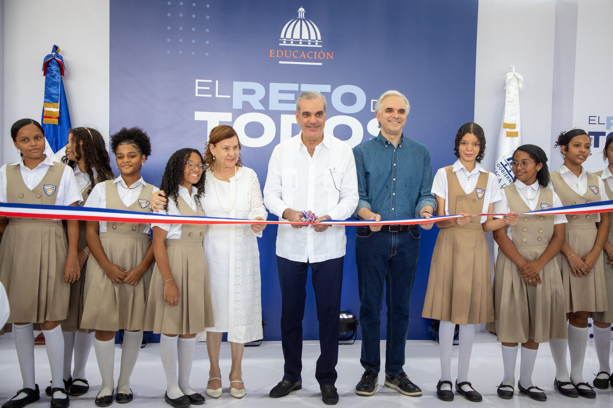 Presidente Luis Abinader inaugura el techado del Politécnico Femenino Mercedes Morel que beneficiará a más de 600 estudiantes en La Vega