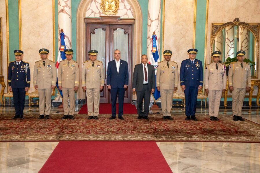 El presidente Luis Abinader juramenta a la nueva cúpula militar y policial