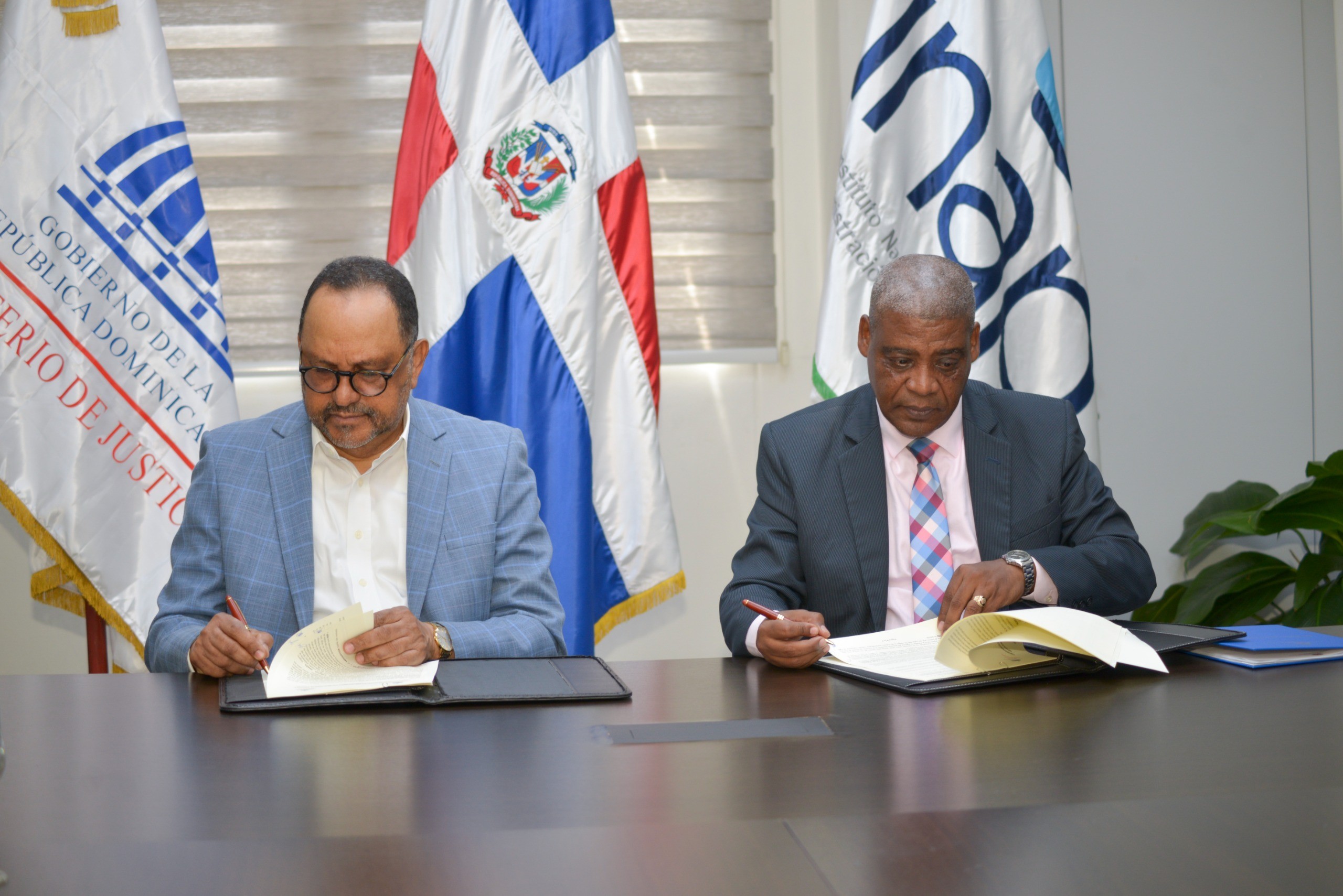 INAP y Ministerio de Justicia firman acuerdo para fortalecer formación de servidores públicos