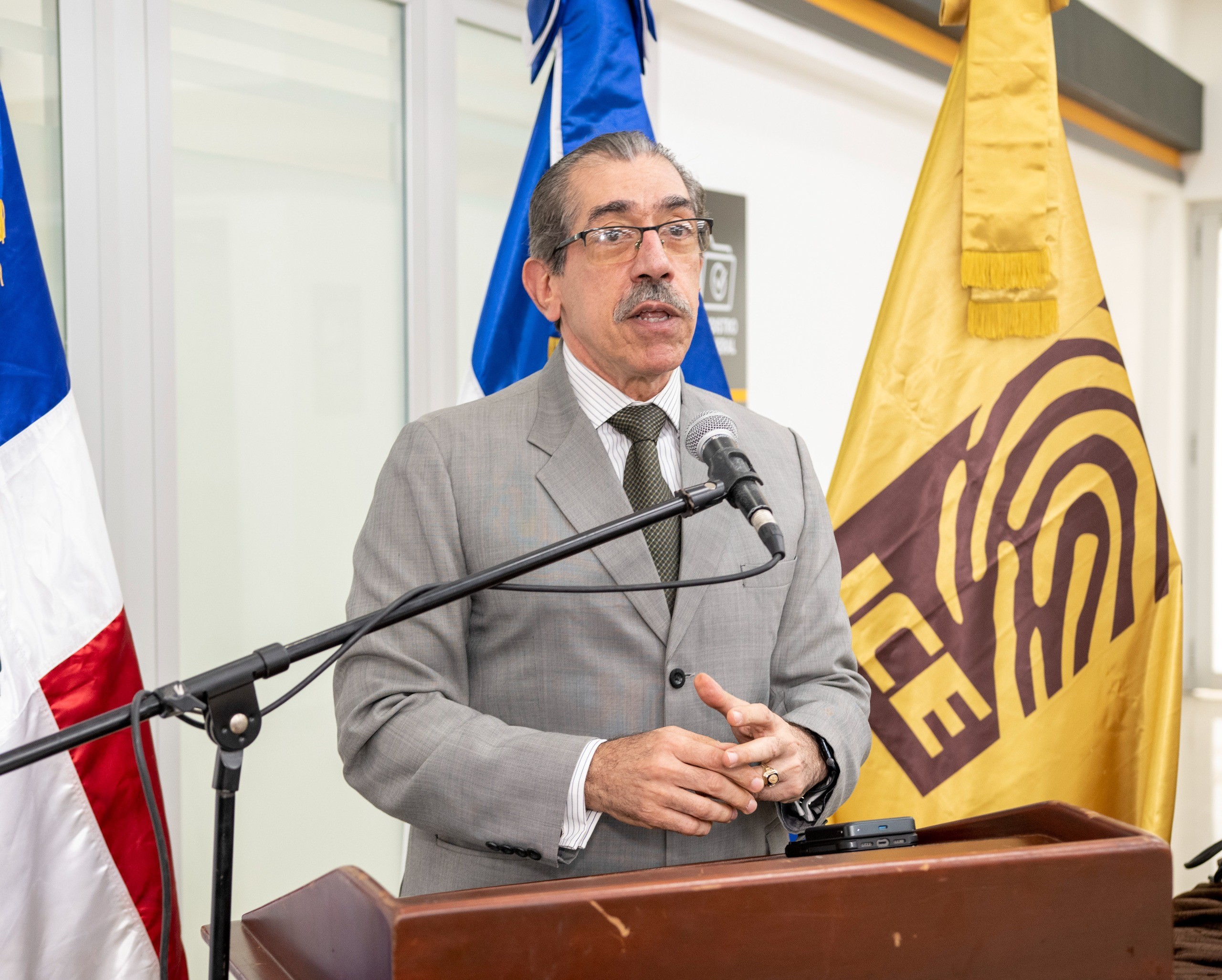 UASD abre moderno centro de la JCE para captura de datos y emisión inmediata de la nueva cédula