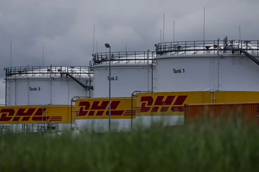 El brent se gira a la baja y cotiza por debajo de los 100 dólares