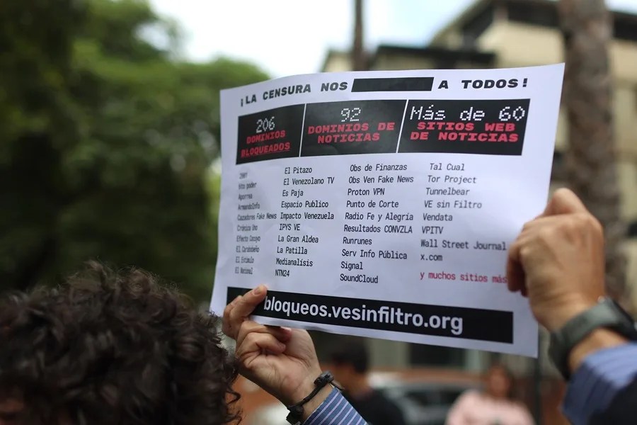El Gobierno venezolano levanta las restricciones a diversas webs de medios en pleno diálogo