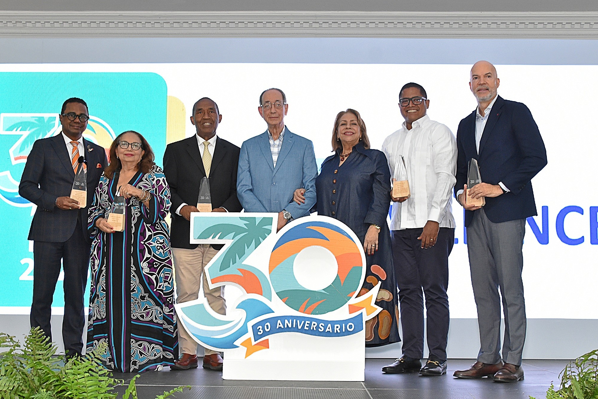 En su 30 aniversario, la BTC reconoció a empresarios y personalidades que han contribuido al crecimiento del turismo