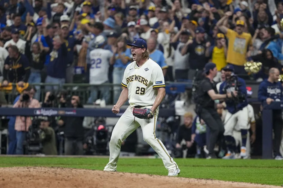 3-2. Los Cerveceros toman ventaja en un dramático partido de inicio de Serie Mundial