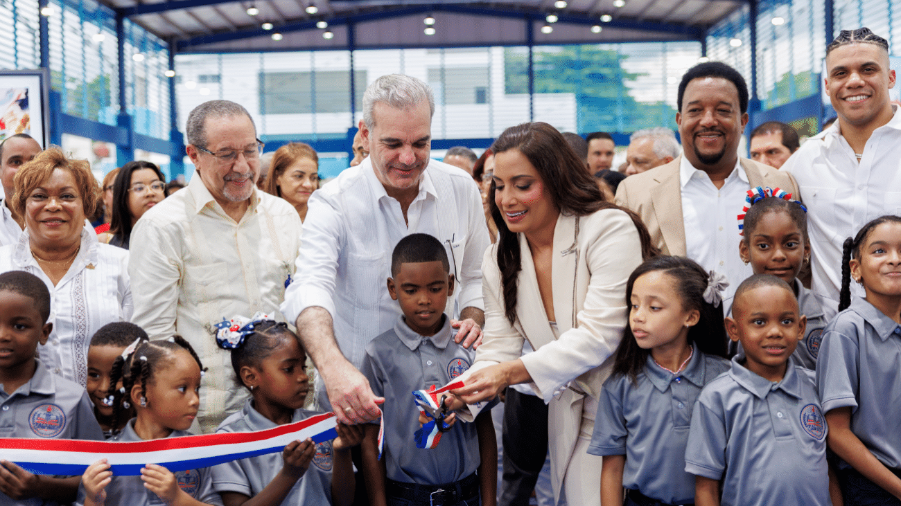 Presidente Luis Abinader inaugura el Complejo Educativo y Deportivo Pedro Martínez, en Manoguayabo