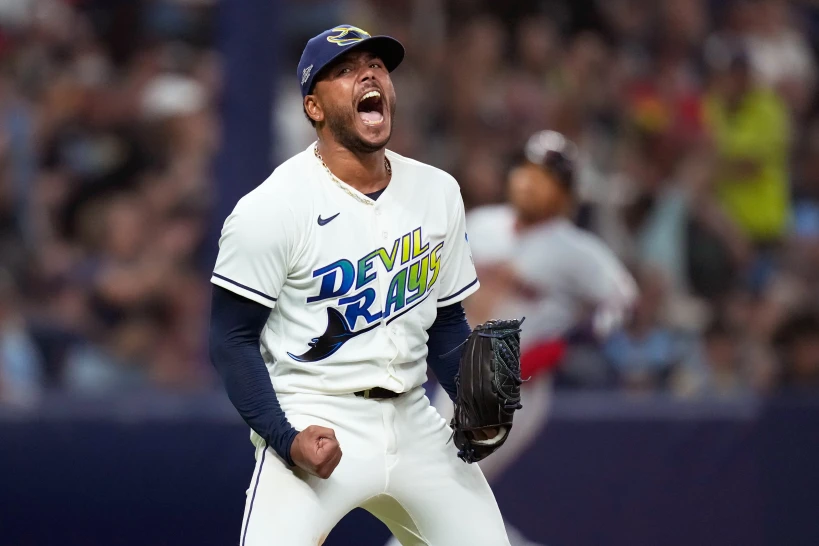 Freddy Peralta comanda el triunfo de los Rays y empata la Serie de Campeonato